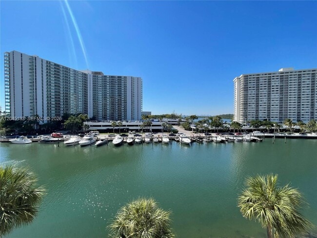 Building Photo - 220 Kings Point Dr Unit 502