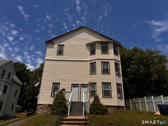 Building Photo - 169 Winthrop St