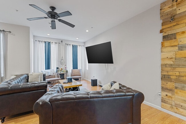 Photo - 2124 Bolton St Unit 2