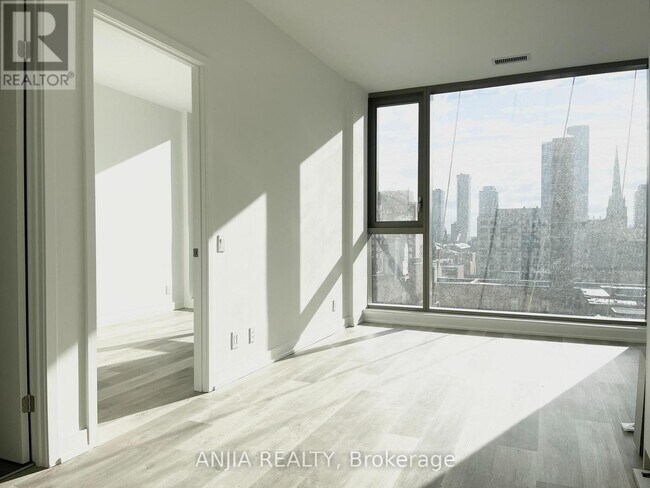 Photo - 88 Queen St E Unité 706