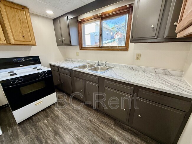 Photo - 526 Adams St