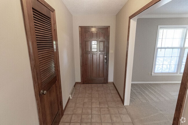 Building Photo - 306 W Briarwood Ln Rental