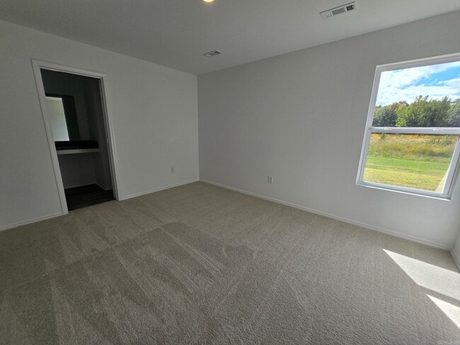 Photo - 1296 Maple St
