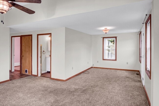 Photo - 848 Bloom Rd