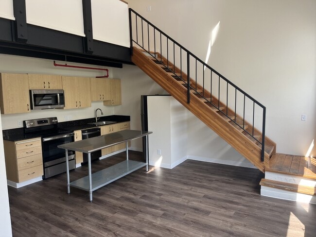 Everett Station Lofts