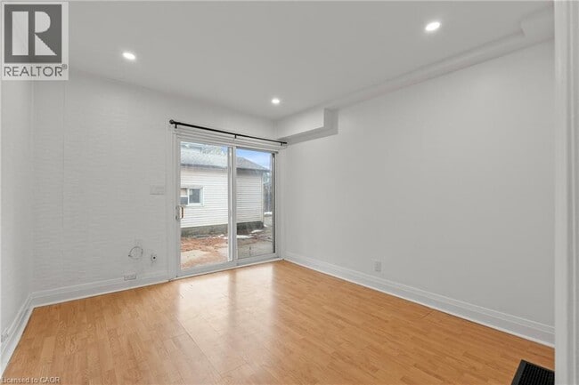 Photo - 15 McCormick St