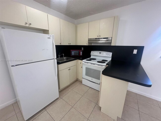 Photo - 131 NW 77th St Apartamento Unidad 7