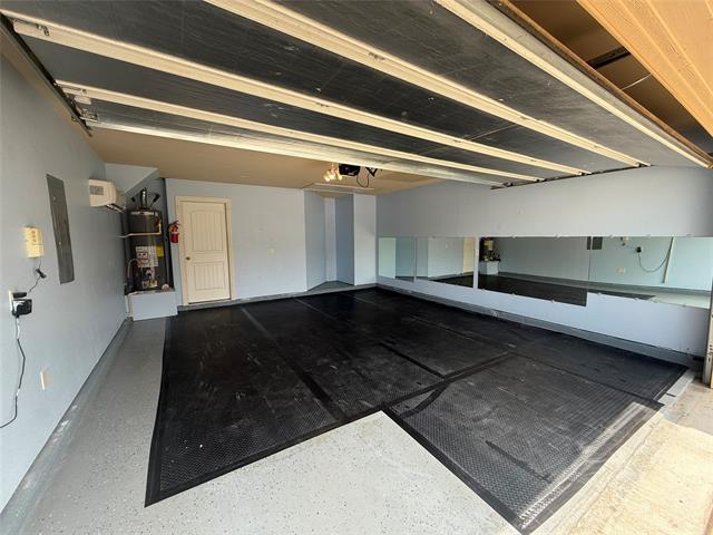 Photo - 15616 Leadenhall St