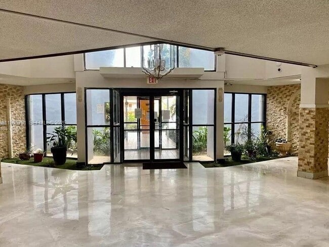 Photo - 2025 NE 164th St Unidad 1002