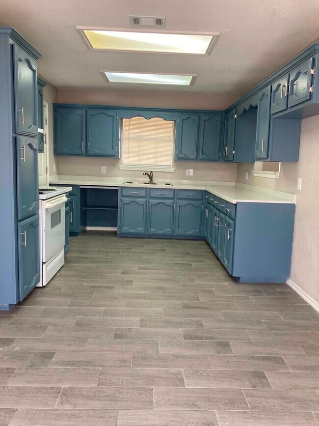 Photo - 124 Maerose Ave