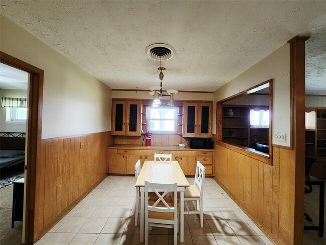 Photo - 1702 Ivie Lee St