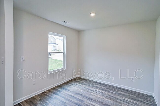 321 Long Grove Ln