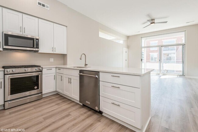 Photo - 2 bedroom in Chicago IL 60607 Unit 502