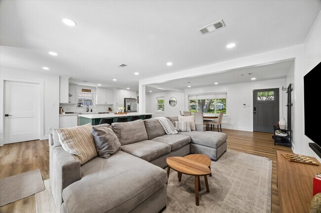 Photo - 5311 Hialeah Dr