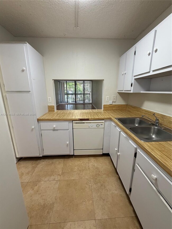 Photo - 8429 Forest Hills Dr Unit 202