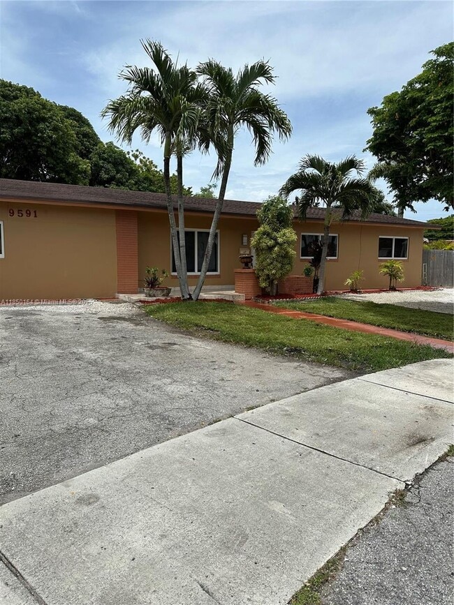 Building Photo - 9591 SW 9th Terrace Rental