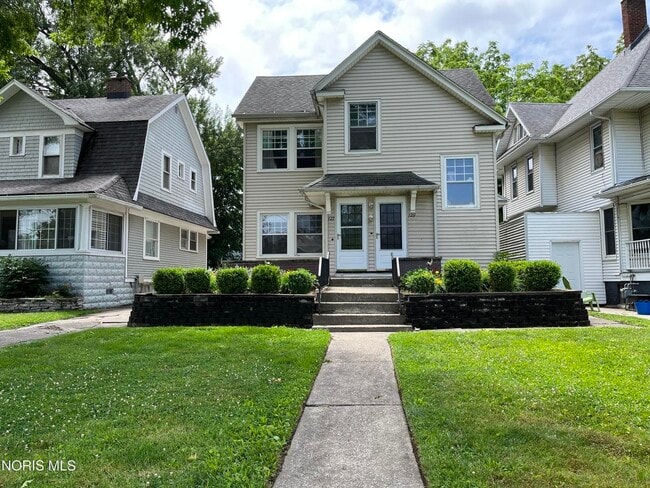 Photo - 127 University Blvd