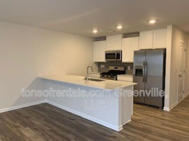 Photo - 413 Mopar Ln