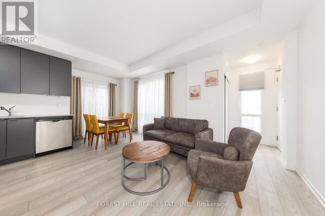 Photo - 18 Lytham Grn Cir