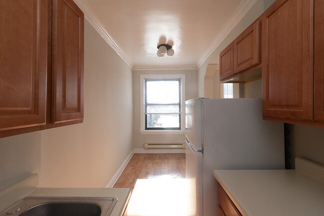 Photo - 411 W Roscoe St Unit J04W