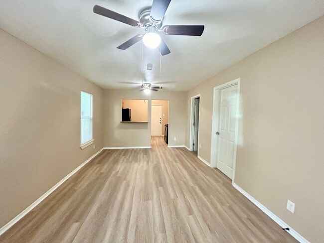 Photo - Adorable 2 bedroom 1 bath near Confluence ...