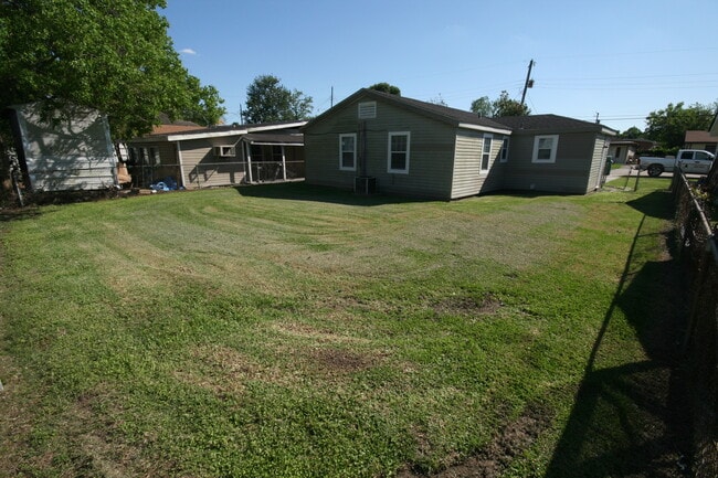 Photo - 2705 Rose Dr