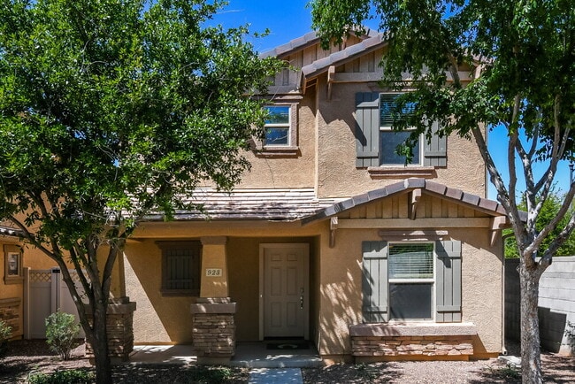 Building Photo - 923 S Pheasant Dr