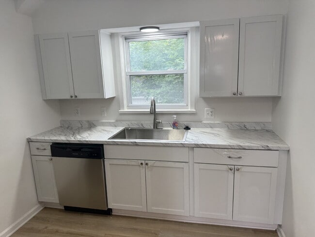 Photo - 155 W Lafayette St