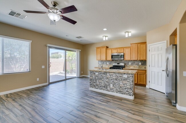 Building Photo - GORGEOUS 2 STORY HOME*4 BEDROOMS*TONS OF U...