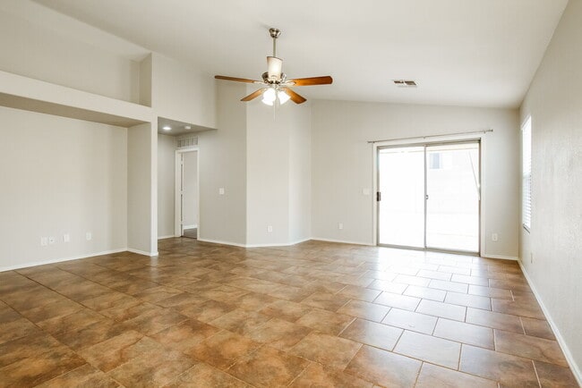 12571 W Fairmount Ave