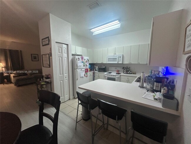 Photo - 2590 NE 3rd Dr Unidad 203