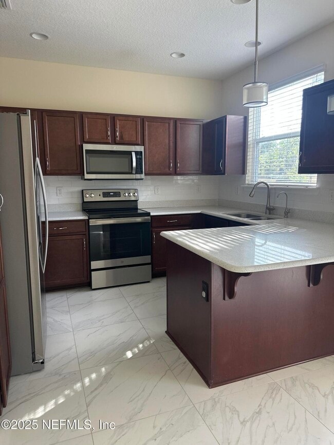 Photo - 549 Richmond Dr