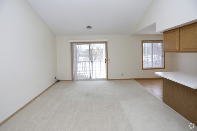 Dos Bedroom-Living área de - Windsong Country Estates