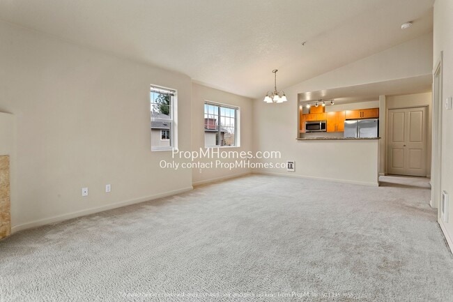 Photo - 10834 NE Holly St