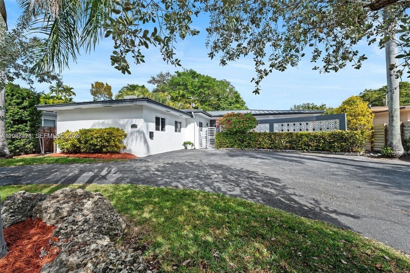 Photo - 218 Shore Dr S