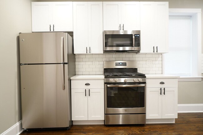 Building Photo - 2848 W Barry Ave Unit 2848 W Barry Ave  G Rental