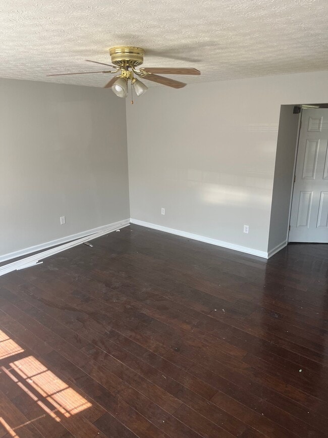 1073 Merrick Dr