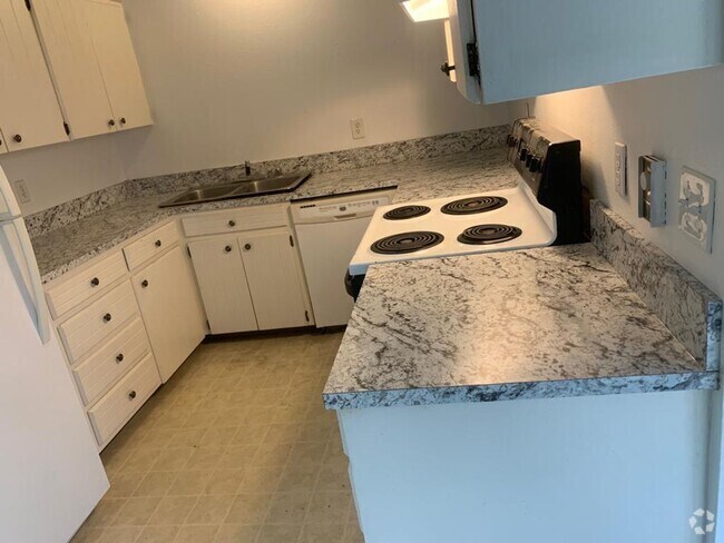 Building Photo - Selah 3br 1ba duplex with carport and WATE... Unit F318 Rental