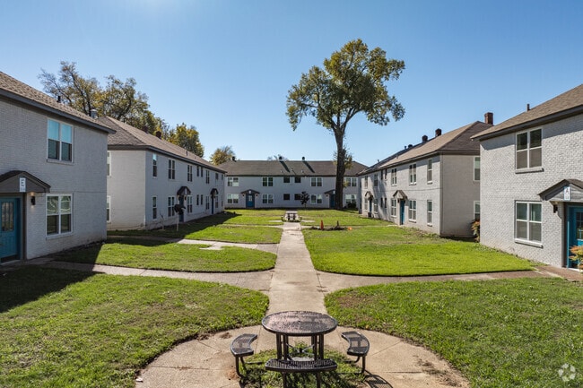 1161 Poplar