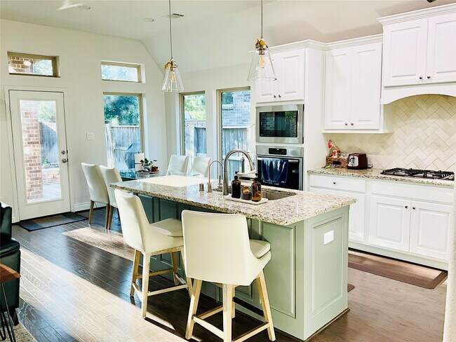 Photo - 2507 Elmwood Trl