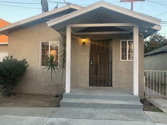 Photo - 6500 Templeton St Unidad 2