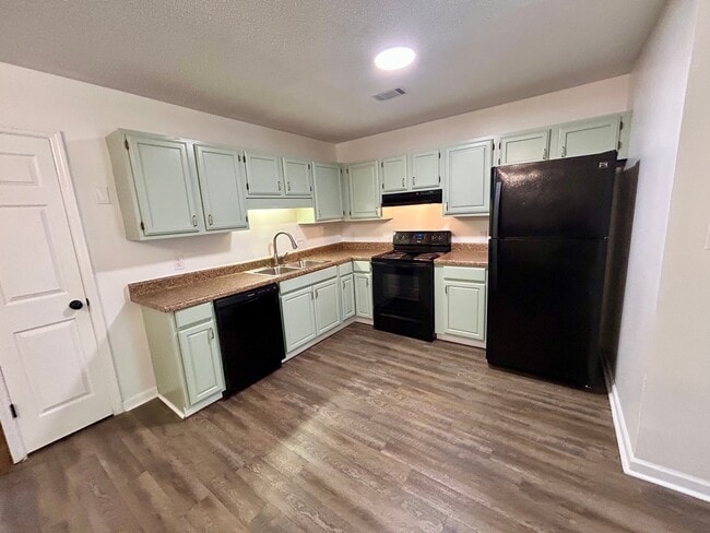 Photo - 318 Somerset Dr