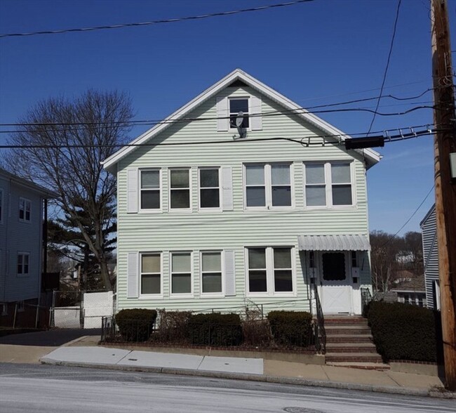 Building Photo - 11 Bateman St Unit 1