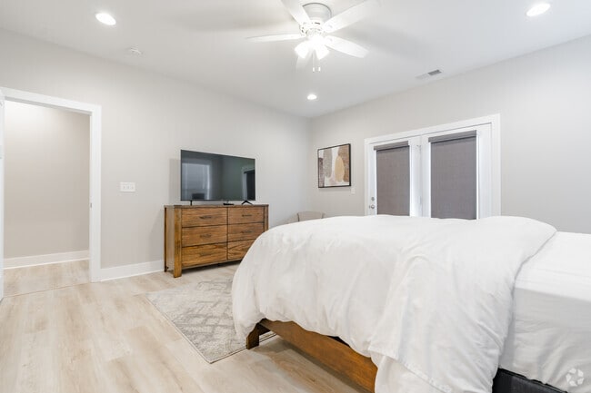 2BR, 2BA - 1320SF - Primary Bedroom