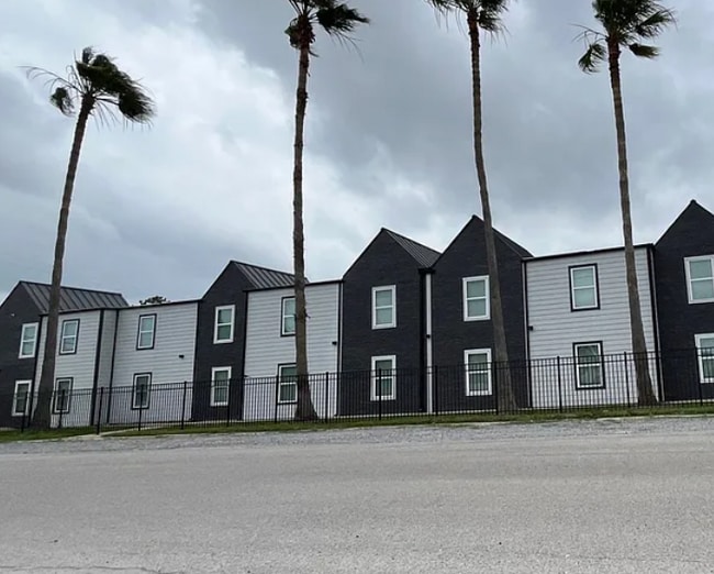 Building Photo - 355 N 18th St