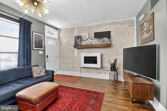 Photo - 4315 Lauriston St