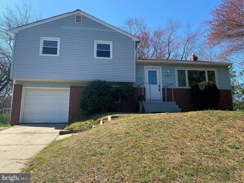 Photo - 902 Woodlane Rd House