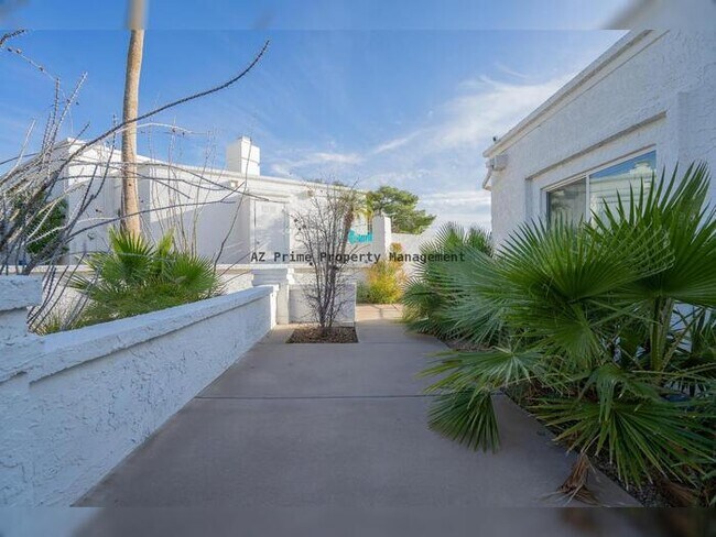 Photo - 1201 E Rowlands Ln