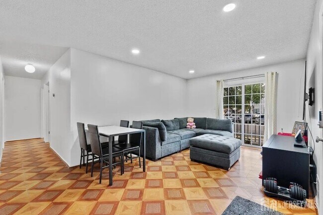 Photo - 251 Kempsey Dr