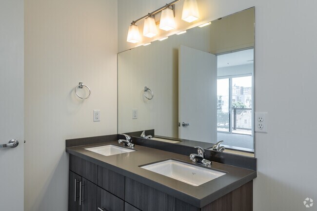 1BR, 1BA - 820SF